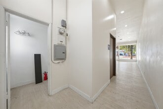 340-344 E Foothill Blvd, Arcadia, CA à louer Photo intérieure- Image 2 de 12