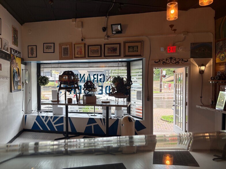 3666-3672 Erie Ave, Cincinnati, OH à louer - Photo du bâtiment - Image 3 de 25