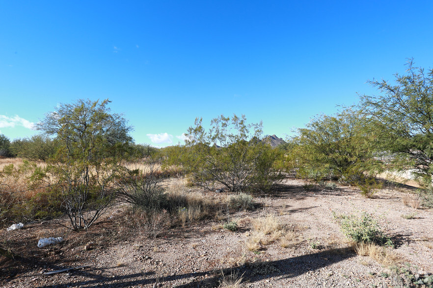 2011 W Irvington Rd, Tucson, AZ for sale - Building Photo - Image 2 of 4