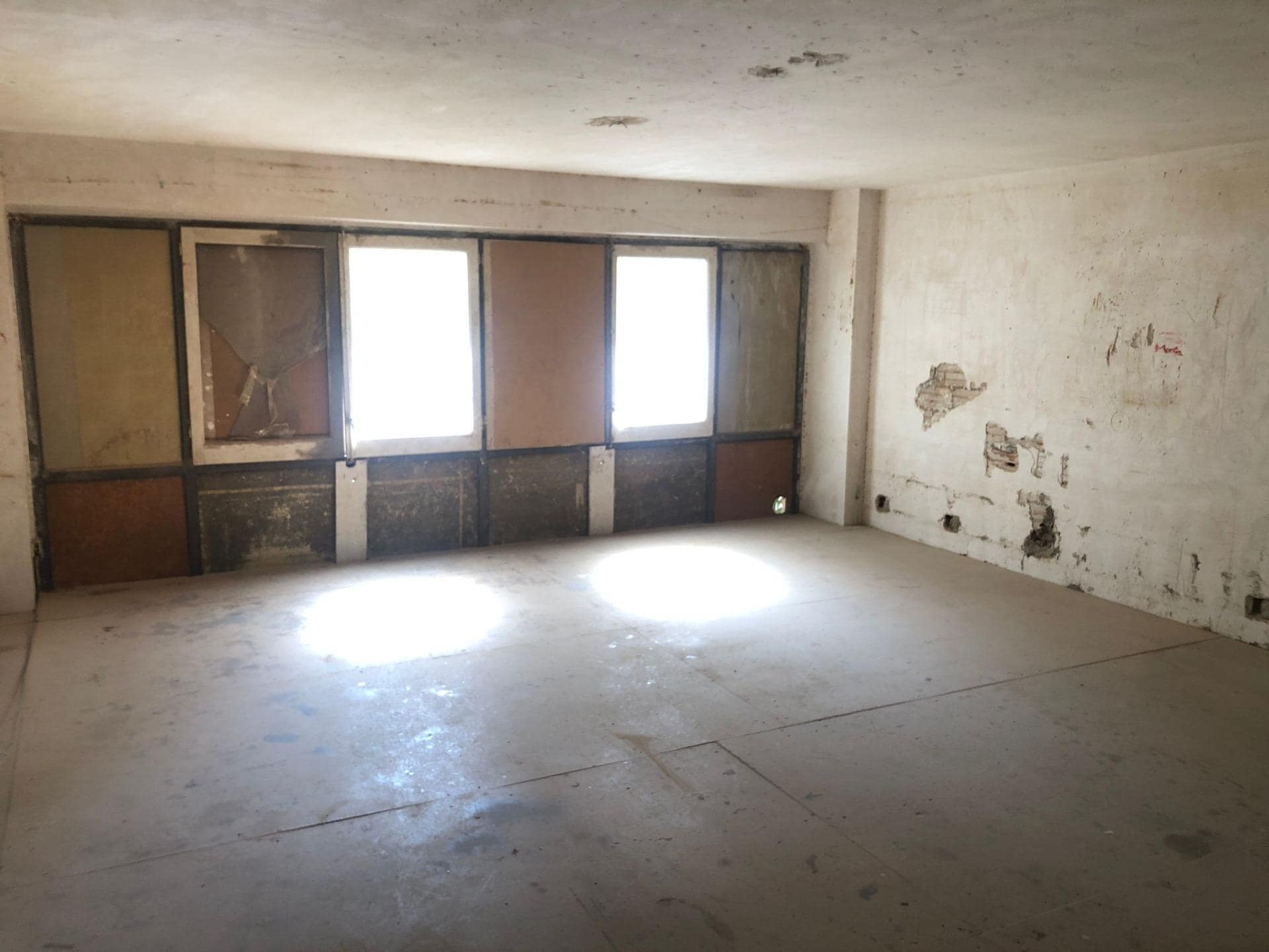 Retail in Badalona, Barcelona for lease Interior Photo- Image 1 of 2