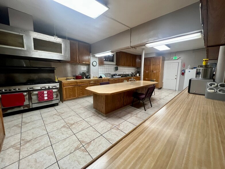 213 S Breed St, Los Angeles, CA for sale - Interior Photo - Image 2 of 4