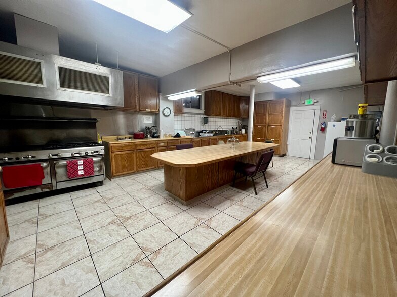 213 S Breed St, Los Angeles, CA à vendre - Photo intérieure - Image 2 de 4