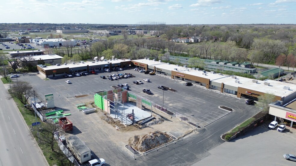 200-260 NE Barry Rd, Kansas City, MO à louer - Photo du bâtiment - Image 1 de 2