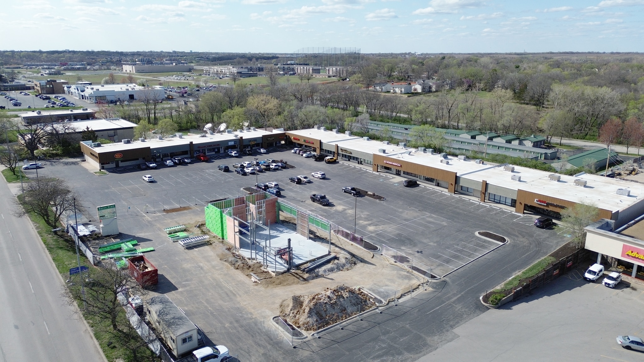 200-260 NE Barry Rd, Kansas City, MO for lease Building Photo- Image 1 of 3