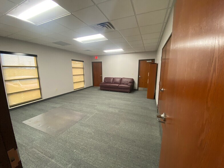 702 Trafalgar Pointe Pl, Trafalgar, IN à louer - Photo intérieure - Image 3 de 13