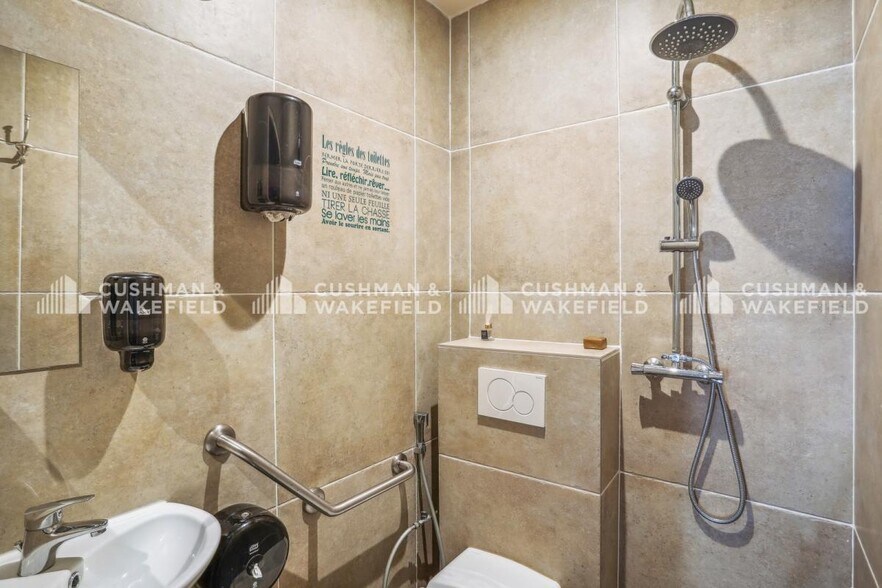 10 Rue Des Renaudes, Paris for lease - Interior Photo - Image 3 of 3