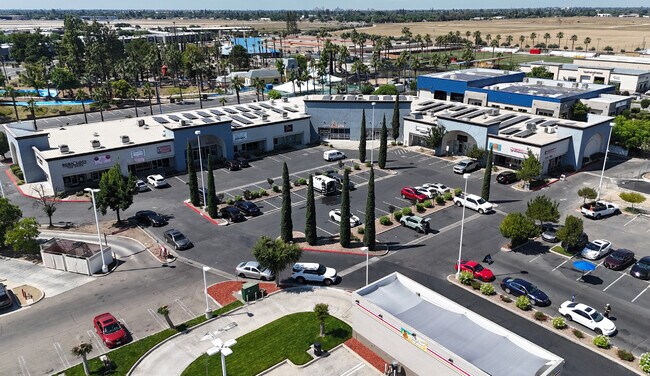 Plus de détails pour 4942-4980 E Ashlan, Fresno, CA - Commerce de détail à louer