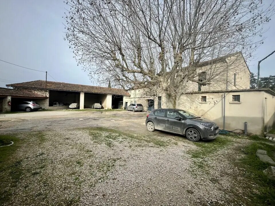 Flex in Châteaurenard for sale Building Photo- Image 1 of 13