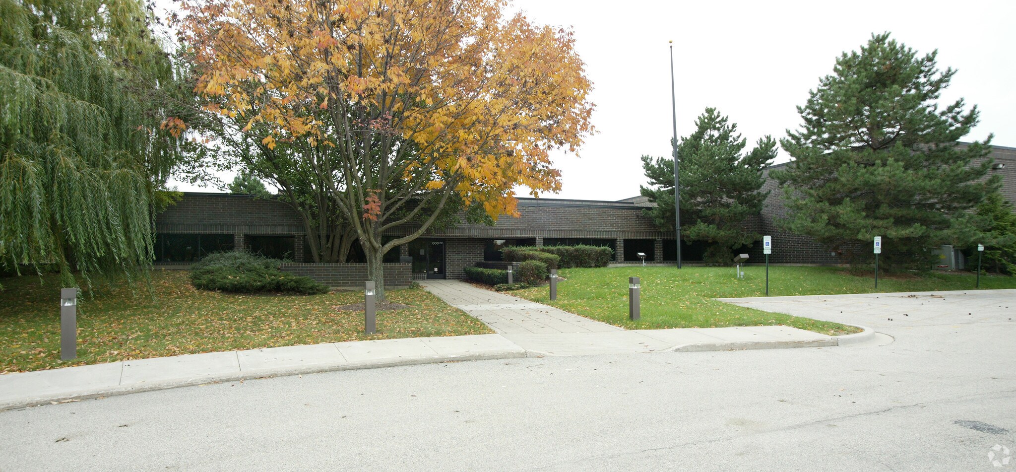 600 Knightsbridge Pky, Lincolnshire, IL à louer Photo principale- Image 1 de 4