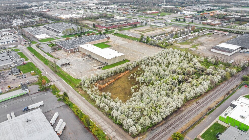 0 Cloverleaf Street, Columbus, OH à louer - Photo du bâtiment - Image 3 de 4