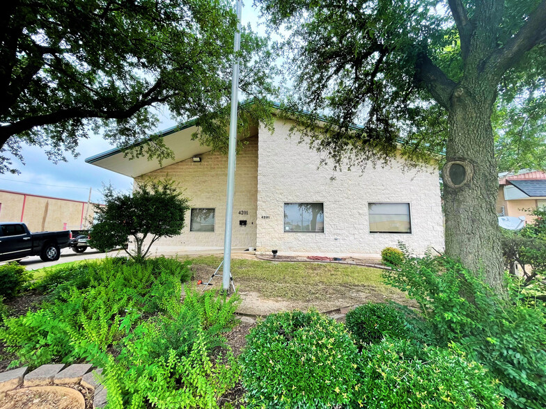 4201 Clay Ave, Haltom City, TX for sale - Primary Photo - Image 1 of 25