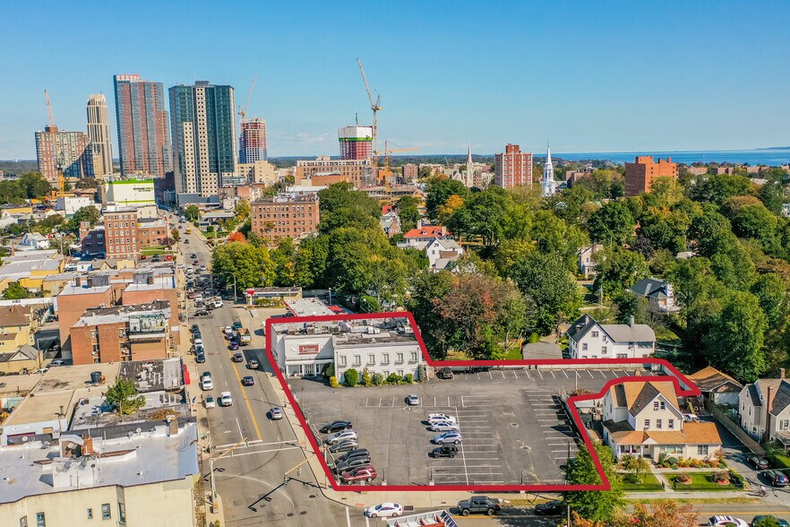 700 Main St, New Rochelle, NY à vendre - Photo du bâtiment - Image 1 de 6