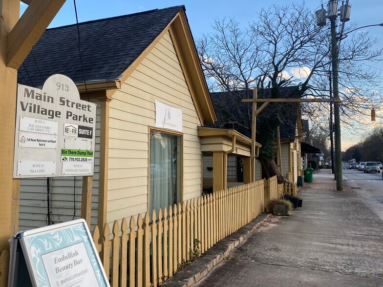 913 Main St, Stone Mountain, GA à louer - Photo du bâtiment - Image 1 de 5