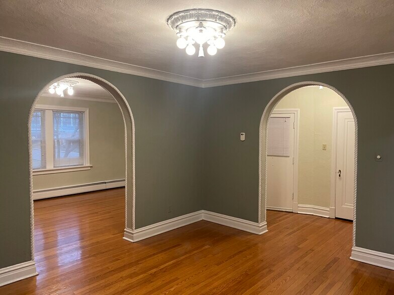 7700 Shirley Dr, Clayton, MO for sale - Building Photo - Image 3 of 19
