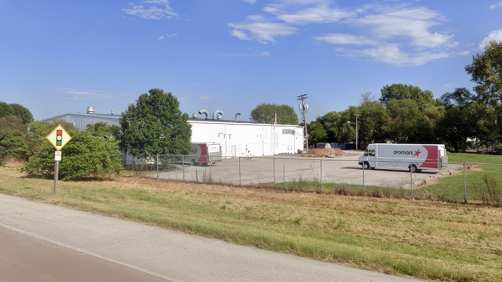 2929 Emzee Ave, Granite City, IL for sale - Building Photo - Image 2 of 4
