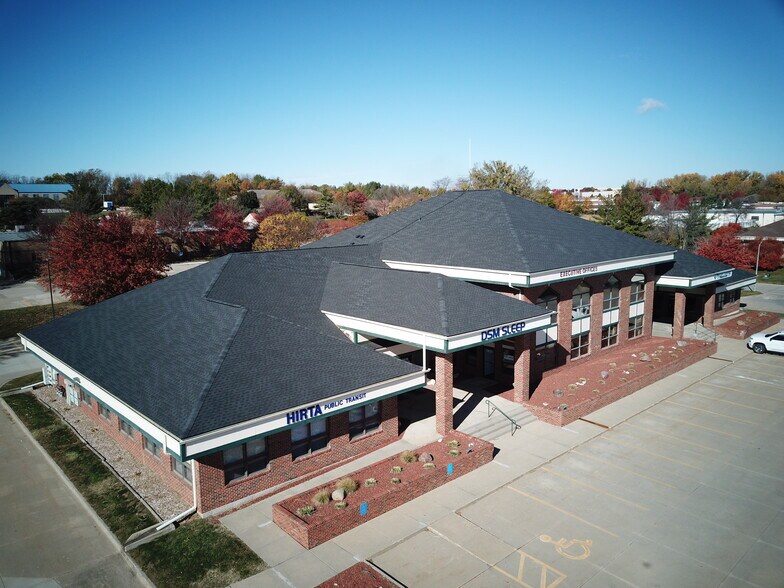 2824 104th St, Urbandale, IA à louer - Photo du bâtiment - Image 2 de 7