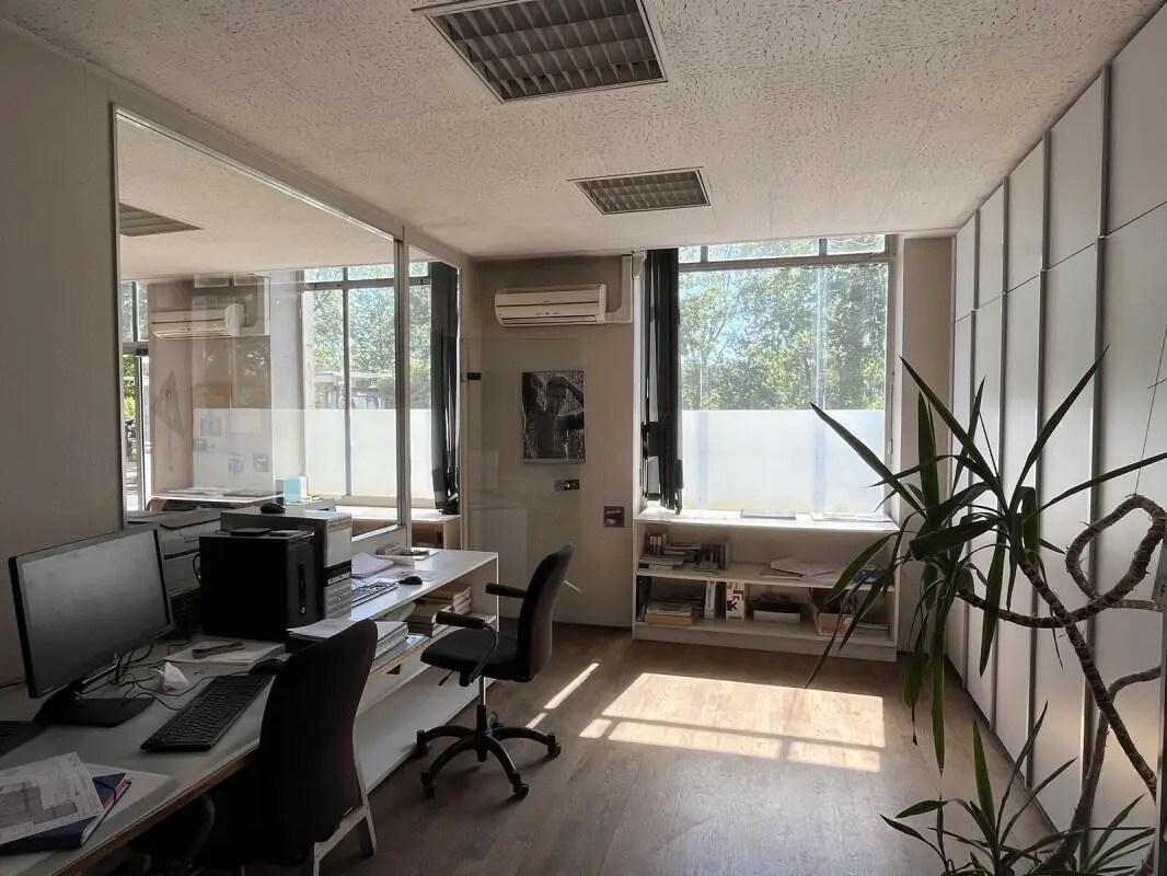 Retail in Caluire-et-Cuire for sale Interior Photo- Image 1 of 8