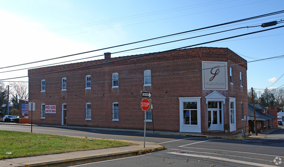 54 E Lee St, Warrenton, VA for lease - Primary Photo - Image 1 of 11