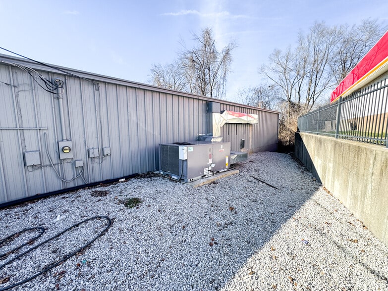2229 Vandalia St, Collinsville, IL à vendre - Photo du bâtiment - Image 3 de 10