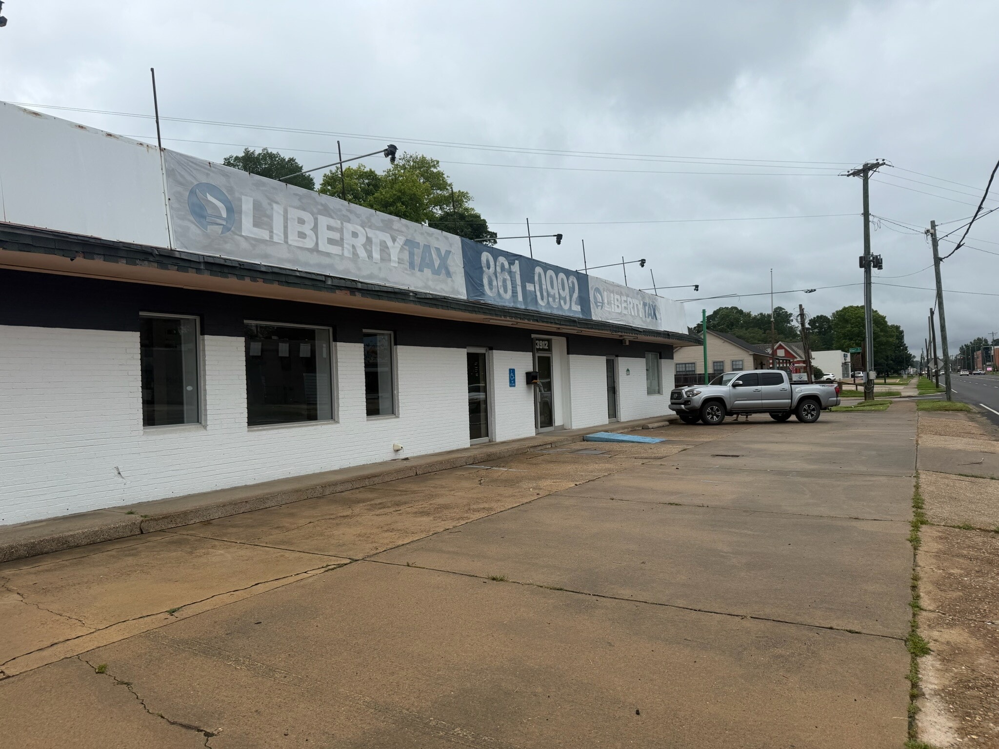 3910 Youree Dr, Shreveport, LA for lease Building Photo- Image 1 of 8