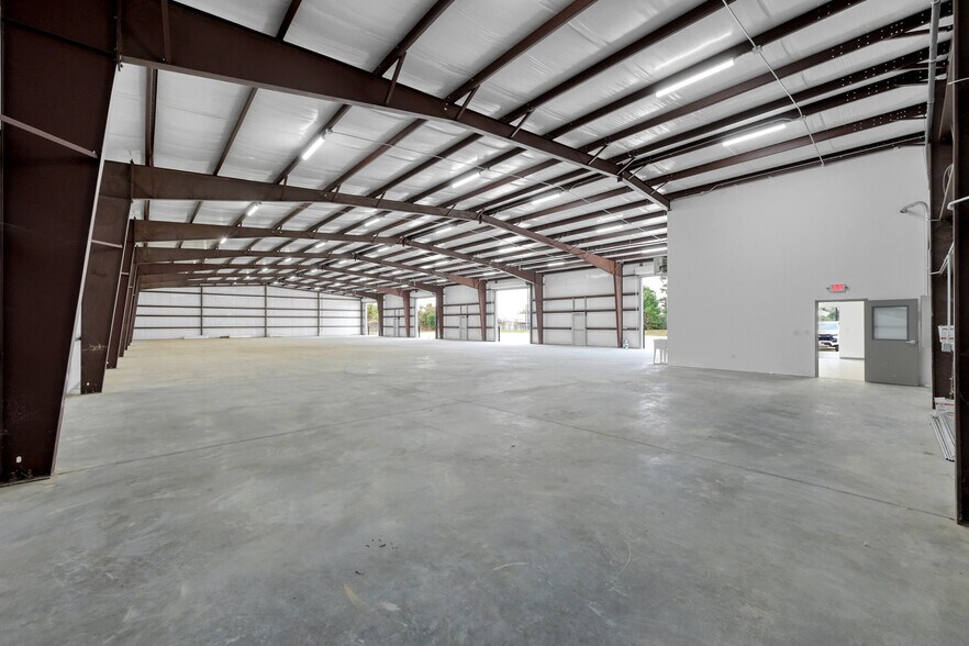 535 S Persimmon St, Tomball, TX à louer - Photo intérieure - Image 2 de 28