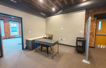 109 Norfolk Ave SW, Roanoke, VA for lease Interior Photo- Image 2 of 21