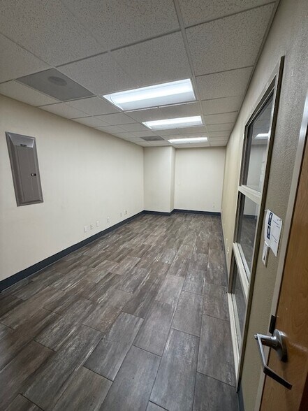 698 12th St SE, Salem, OR à louer - Photo du bâtiment - Image 3 de 20