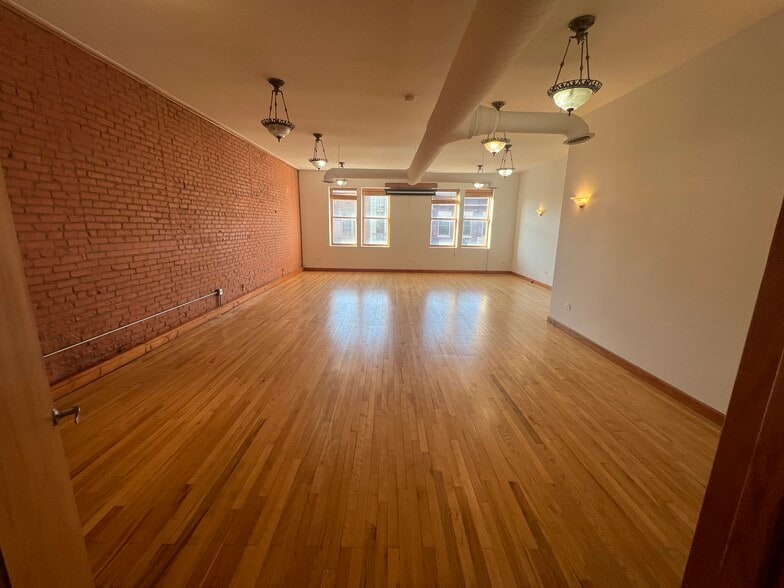 60 S Broadway, Aurora, IL for lease - Building Photo - Image 3 of 12