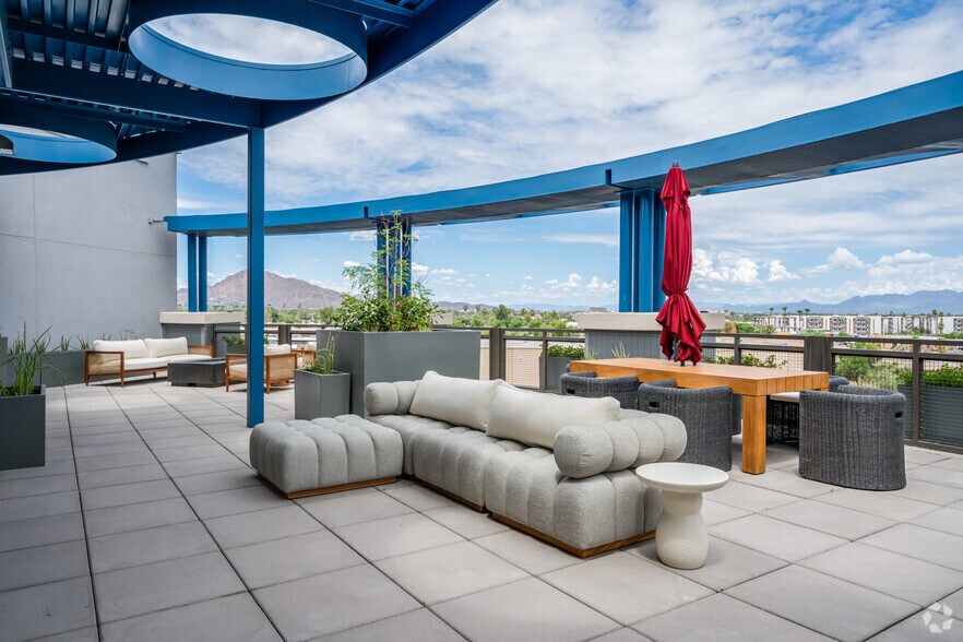 7115 E McDowell Rd, Scottsdale, AZ à louer - Photo du bâtiment - Image 3 de 4