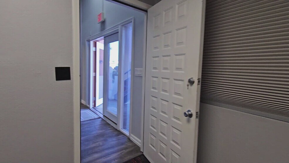 1055 Empire Dr, Lake Havasu City, AZ à louer - Vidéo sur l’inscription commerciale - Image 2 de 40