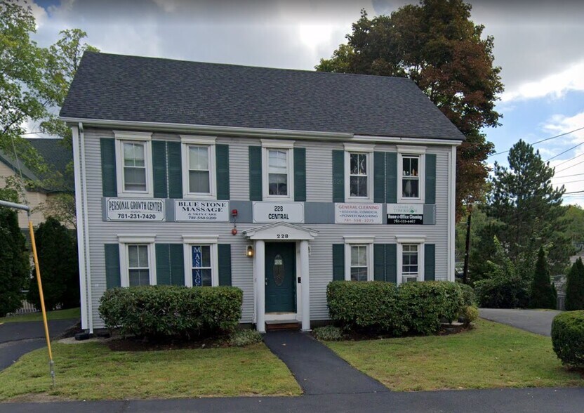 222 Central St, Saugus, MA à louer - Photo du bâtiment - Image 1 de 2