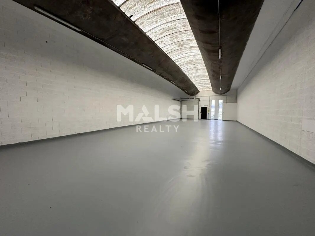 Flex in Saint-Priest for lease Interior Photo- Image 1 of 6