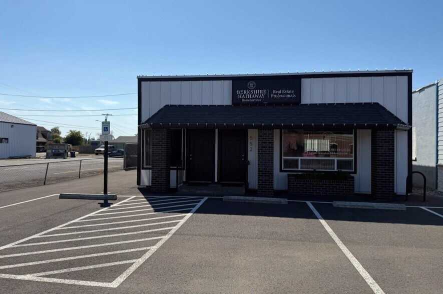 552 Main St, Aumsville, OR à vendre - Photo du bâtiment - Image 1 de 13