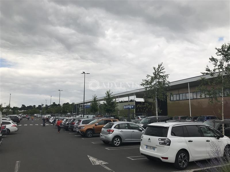 Retail in Le Pian-Médoc for lease Building Photo- Image 1 of 8