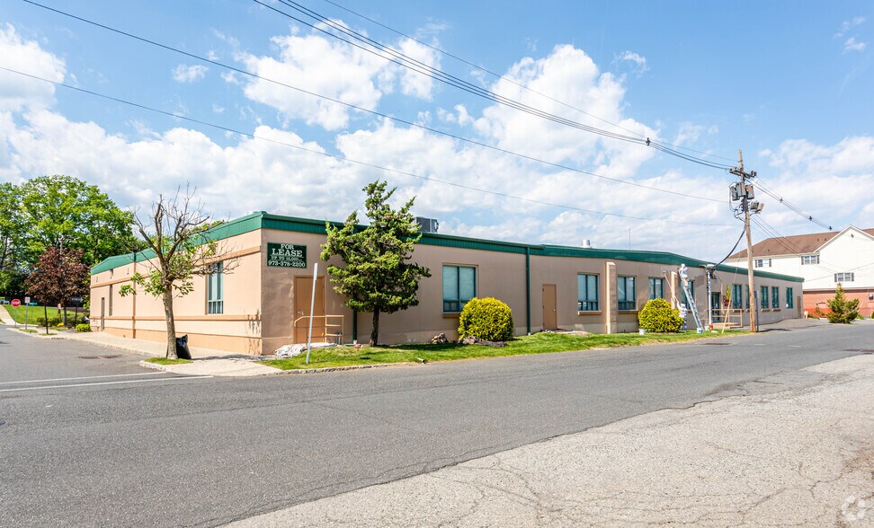 550 Springfield Ave, Berkeley Heights, NJ à louer - Photo du bâtiment - Image 2 de 3