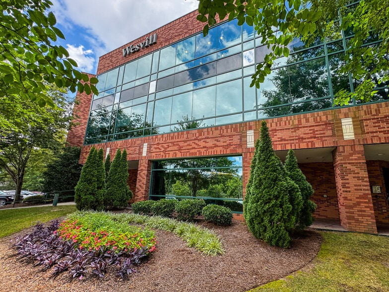 2304 Wesvill Ct, Raleigh, NC for lease - Building Photo - Image 2 of 3