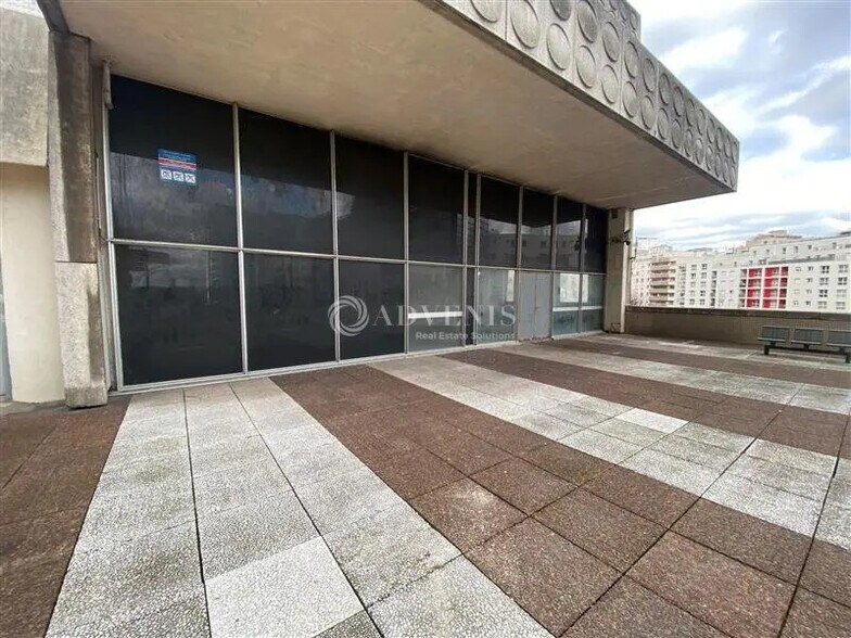 Commerce de détail dans Courbevoie à louer - Photo du bâtiment - Image 1 de 10