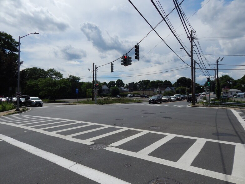 Main, Saugus, MA à louer - Photo du bâtiment - Image 3 de 7