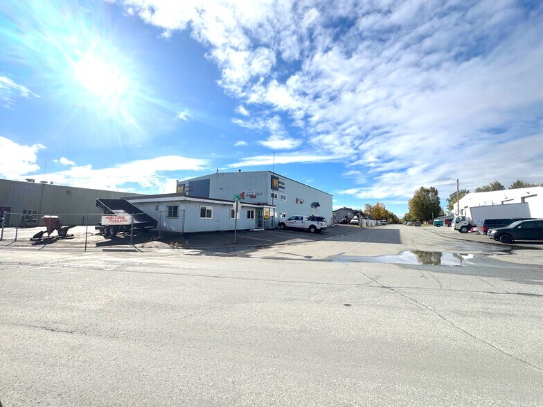 1800 W 47th Ave, Anchorage, AK for sale - Primary Photo - Image 1 of 10