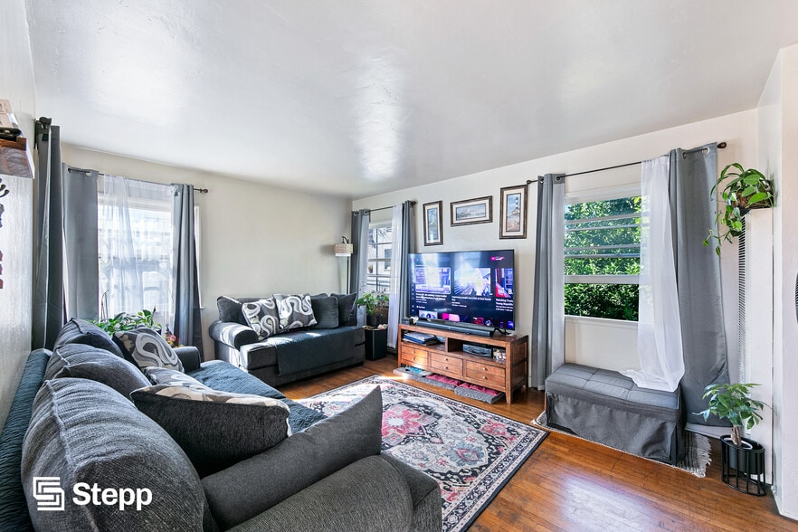 2409 Cedar Ave, Long Beach, CA for sale - Building Photo - Image 2 of 17