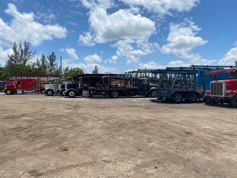 10831 NW 144th St, Hialeah, FL à vendre - Photo du bâtiment - Image 2 de 19