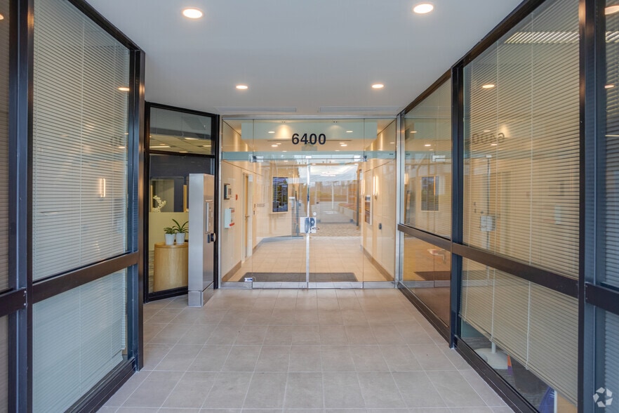 6400 Roberts St, Burnaby, BC for lease - Interior Photo - Image 3 of 7