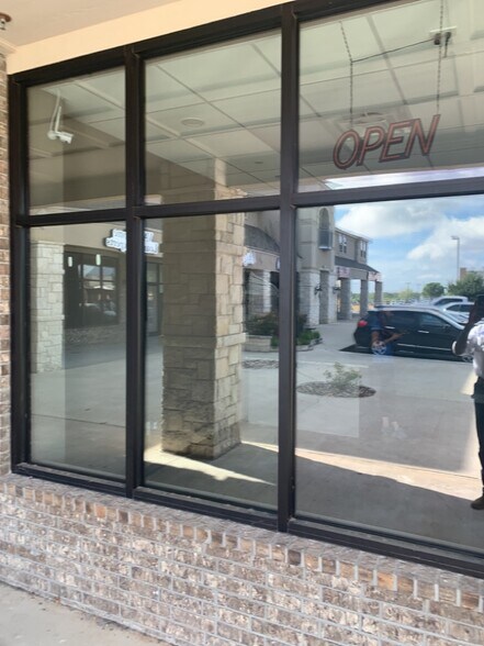 2710 S Clear Creek Rd, Killeen, TX à louer - Photo du bâtiment - Image 1 de 6