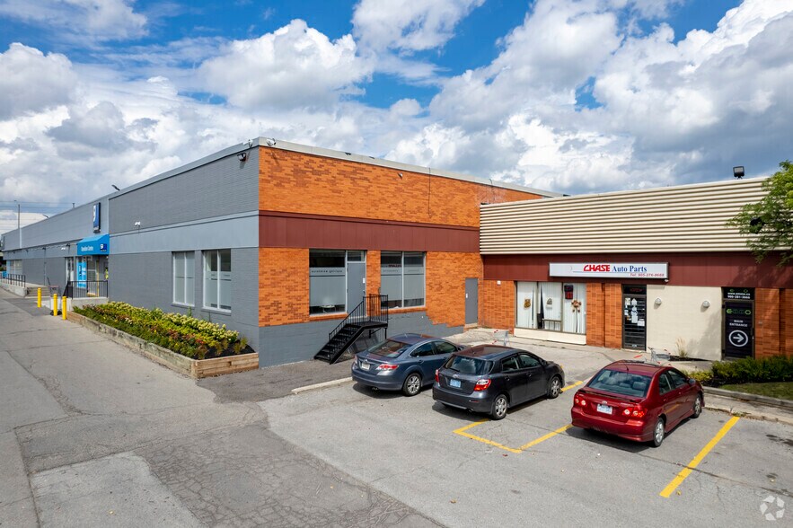 1224 Dundas St E, Mississauga, ON à louer - Photo du bâtiment - Image 3 de 9