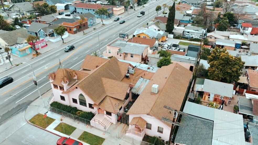 1101 W Florence Ave, Los Angeles, CA à vendre - Vidéo sur l’inscription commerciale - Image 2 de 25