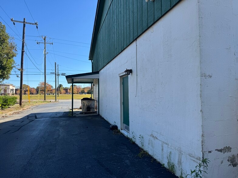 1720 US Highway 1 S, Southern Pines, NC à louer - Photo du bâtiment - Image 3 de 10