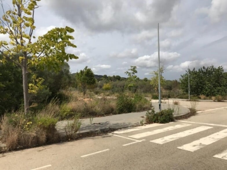 Parcelas Coma-ruga portefeuille de 2 propriétés à vendre sur LoopNet.ca - Photo du bâtiment - Image 2 de 2