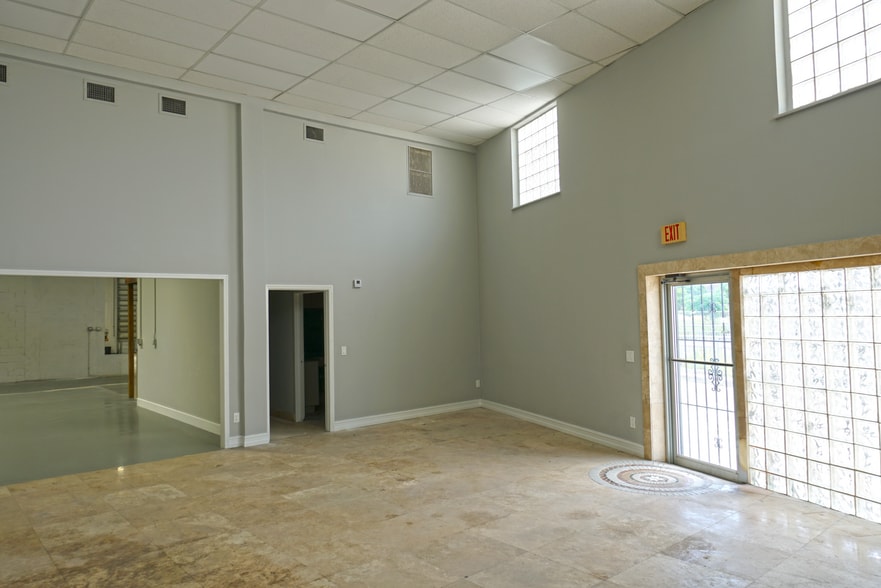 821 27th St, West Palm Beach, FL for lease - Building Photo - Image 3 of 11