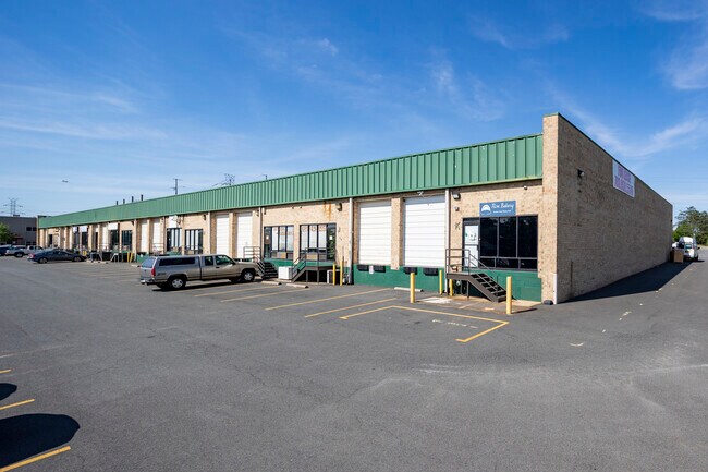 Plus de détails pour 201 Davis Dr, Sterling, VA - Industriel à louer