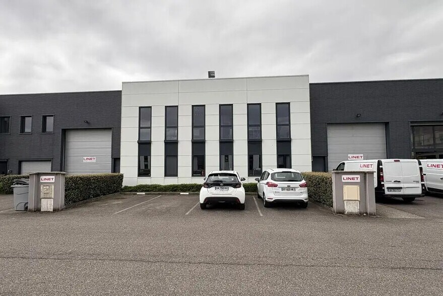 Flex in Vénissieux for sale - Building Photo - Image 1 of 6